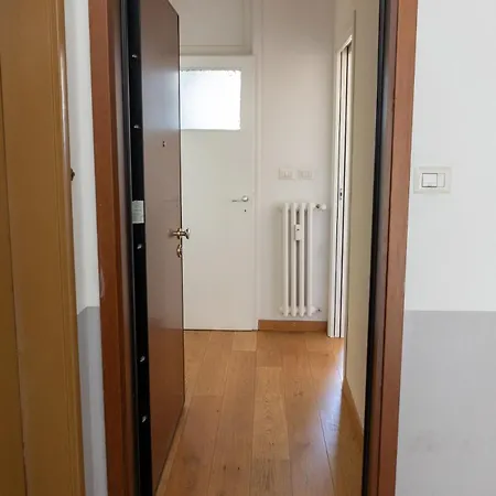Near Linate Duomo And Station Minutes Away Appartement Milaan